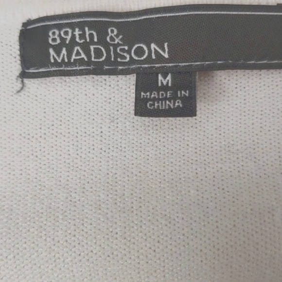 White cardigan with accent. - Picture 5 of 6